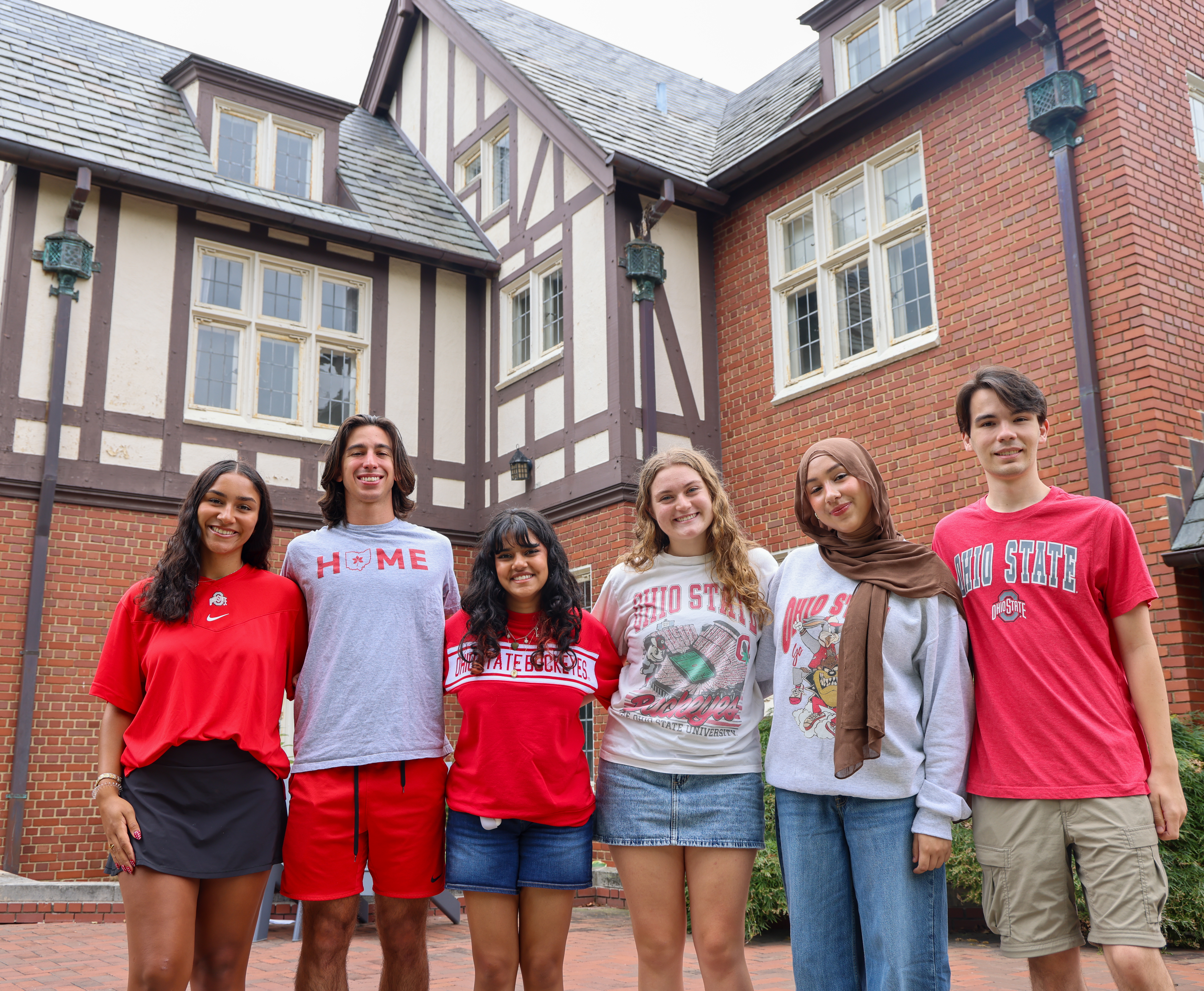 Honors Community Advocates together on the Kuhn Honors and Scholars House back patio